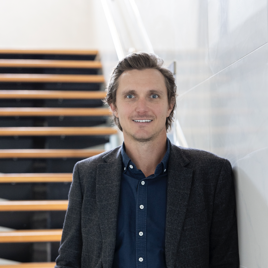 eating travel tour group