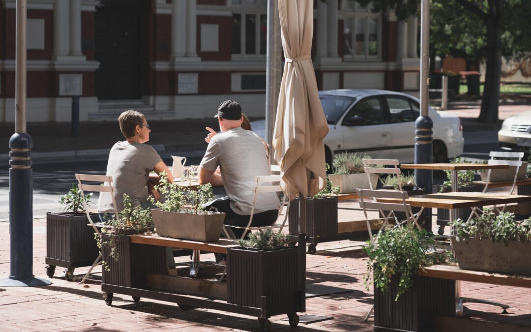 Outdoor dining in AlburyCBD